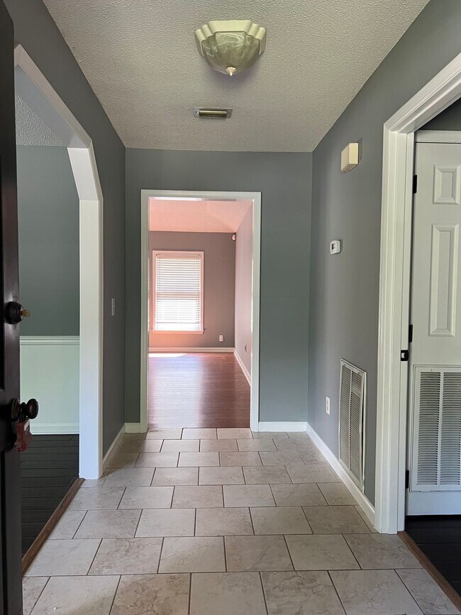 Building Photo - 114 Windmere Dr