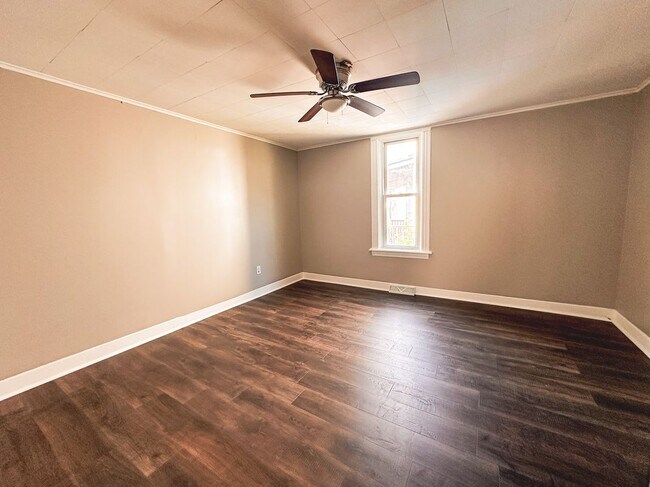 Building Photo - 330 12th Ave