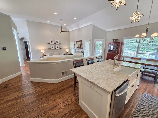 Foto del edificio - 2185 Briarlake Trace