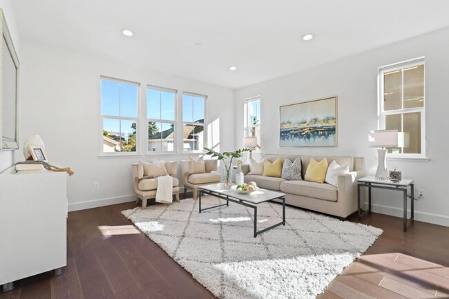 Building Photo - $4,390 / 4 BR STUNNING 2017 MODEL HOME FOR...