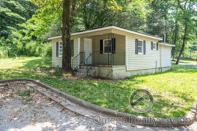 Building Photo - 7049 Happy Hollow Rd