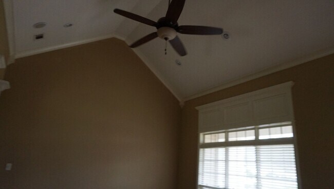 Foto del edificio - Beautiful three bedroom two bath in the Co...