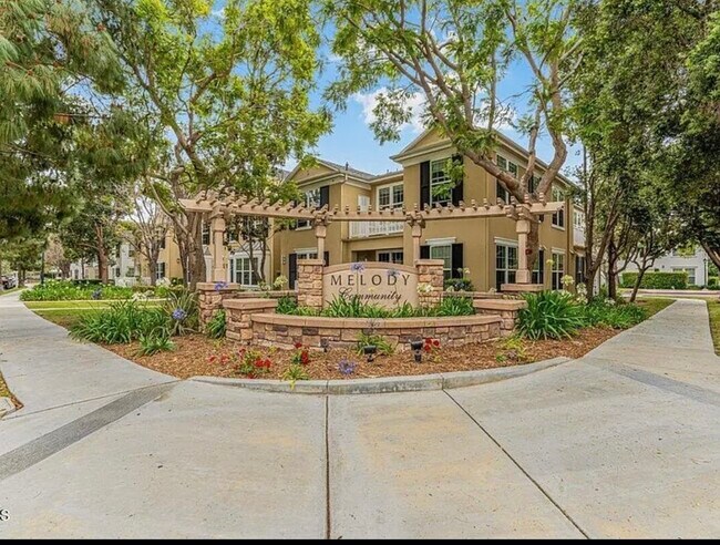 Foto del edificio - 990 Holiday Ave