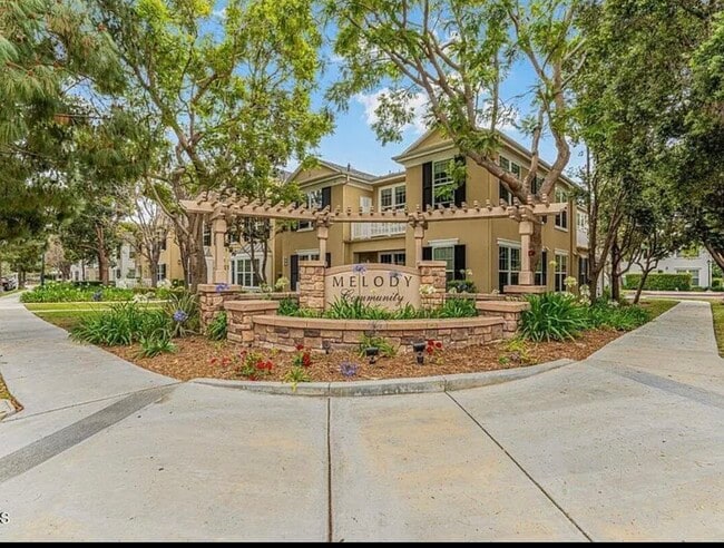 Building Photo - 990 Holiday Ave