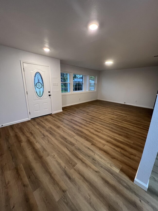 Photo - 309 S Park St (Terrell, TX) Apartments