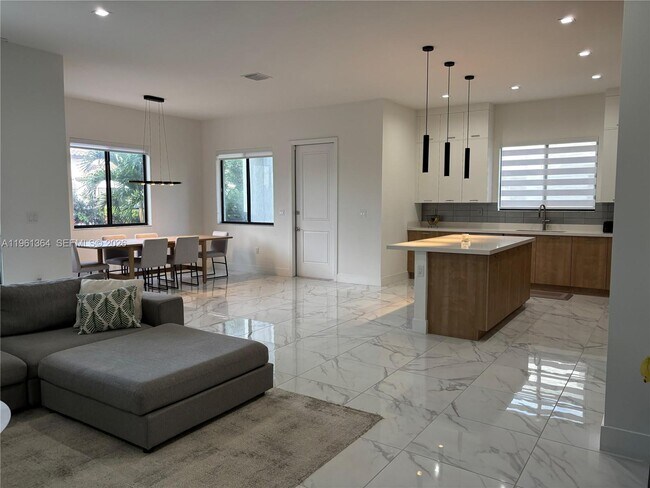 Foto del edificio - 4493 NW 81st Ave