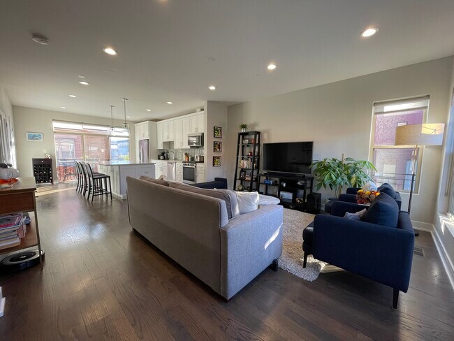 Foto del edificio - 759B W Evergreen Ave
