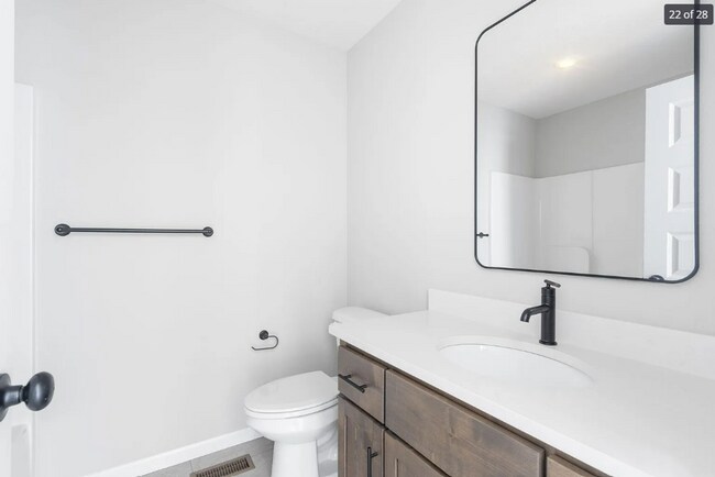 Building Photo - GORGEOUS 4 BED 2 BATH