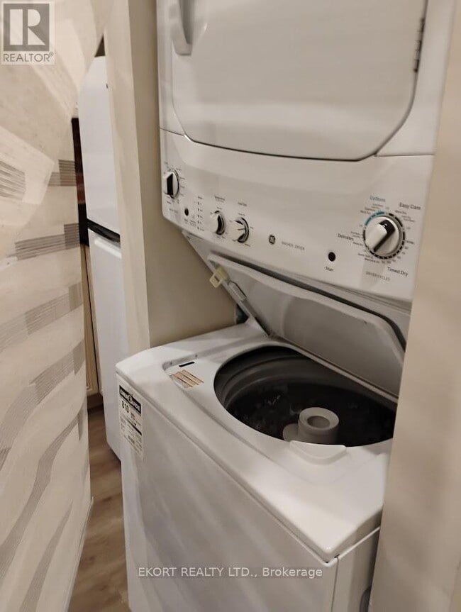 Building Photo - 251 Front St