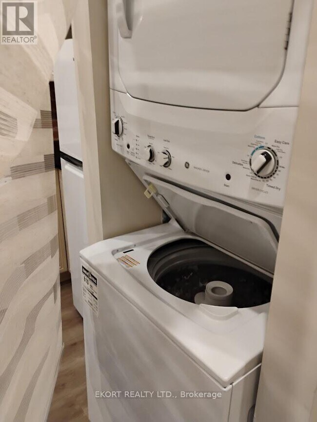 Photo du bâtiment - 251 Front St