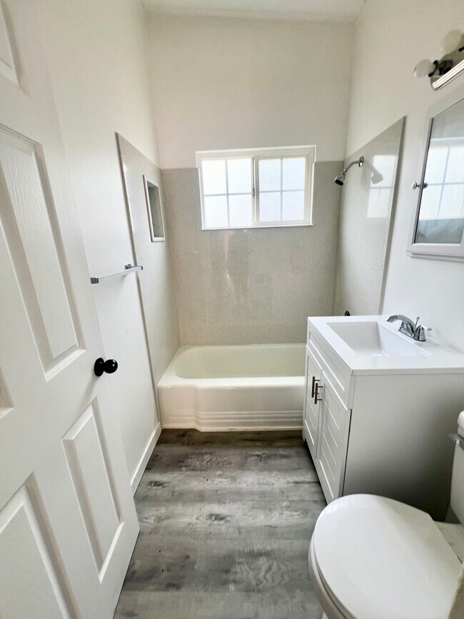 Building Photo - 431 S 45th St