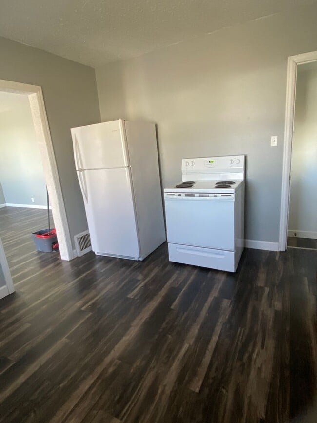 Building Photo - 633 Hope
