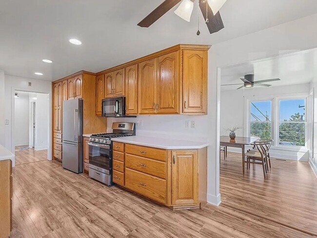 Foto del edificio - Updated Home in North Salt Lake with Great Views!