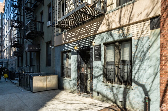Entrance - 439 E 74th St