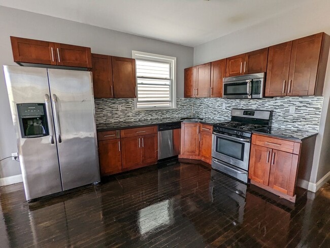 Building Photo - Fully Renovated Student Rental