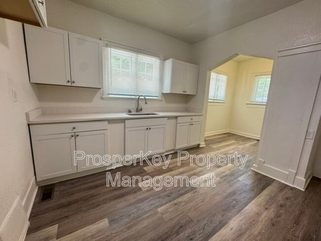 Building Photo - 2309 Willard St
