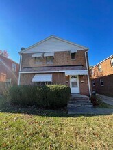 Building Photo - 420 E 222nd St