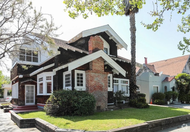 Building Photo - 499 S 5th St
