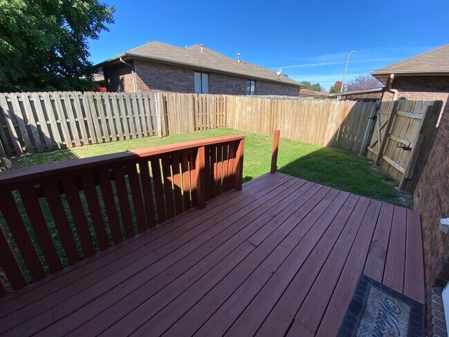 Foto del edificio - Great 2 bedroom 1.5 bathroom  Duplex