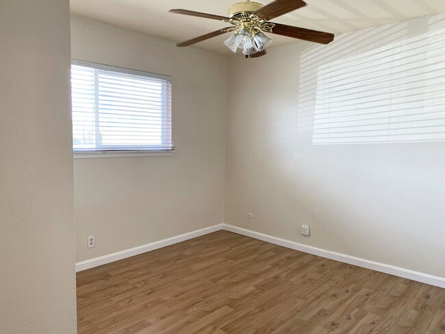 Building Photo - 9687 Azalea Cir