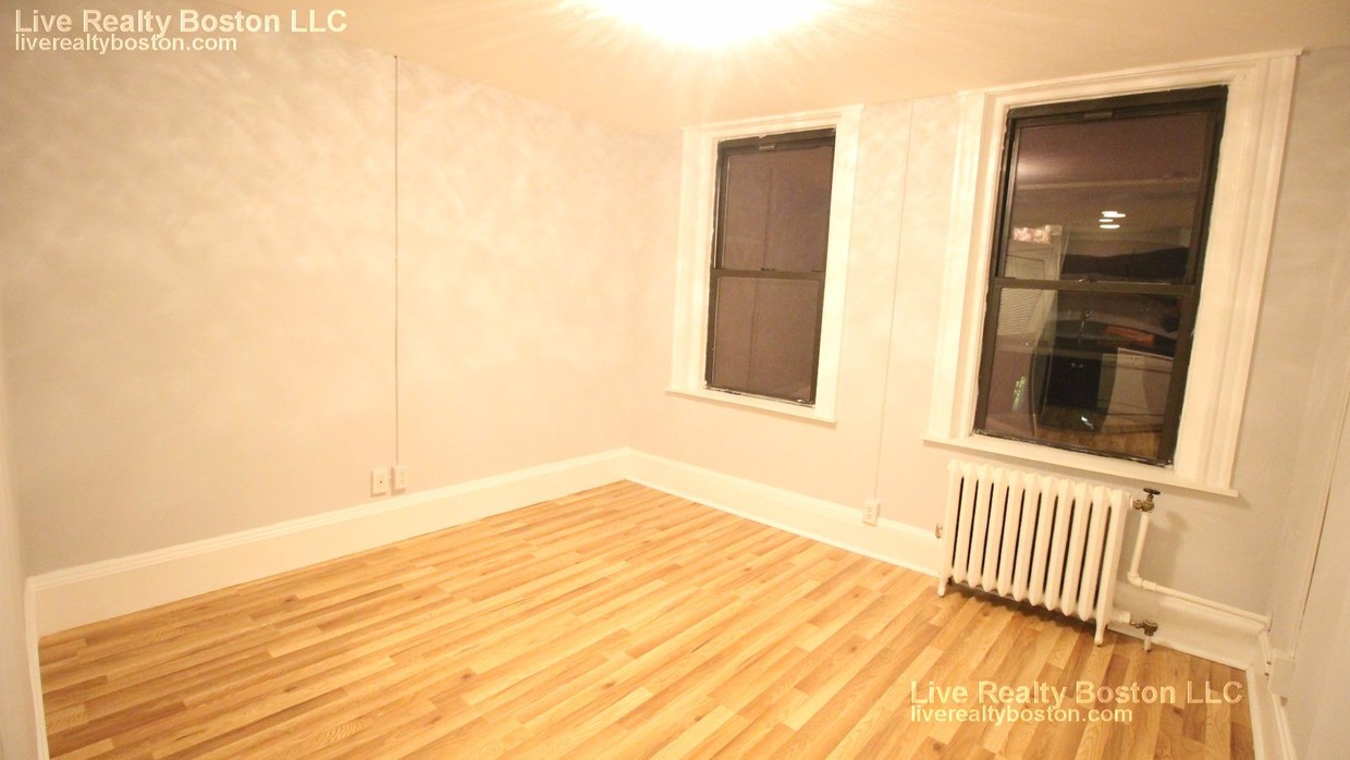Building Photo - 216 Hanover St