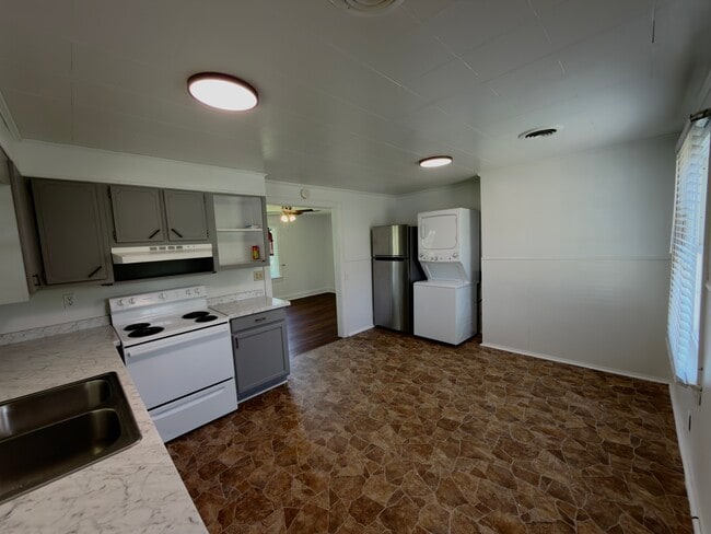 Building Photo - 103 Pelican Ln