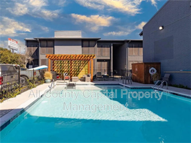 Building Photo - 909 Reinli St