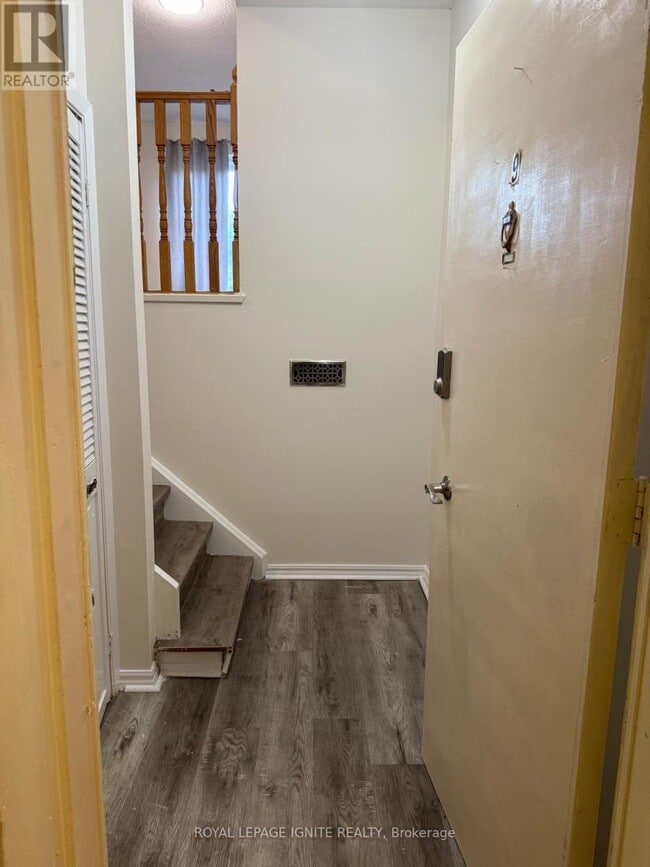 Building Photo - 10 Leith Hill Rd