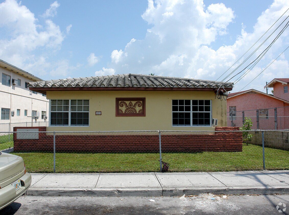 Primary Photo - 1021 SW 3rd St