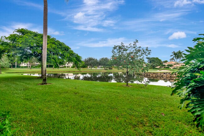 Foto del edificio - 5226 Lake Catalina Dr N