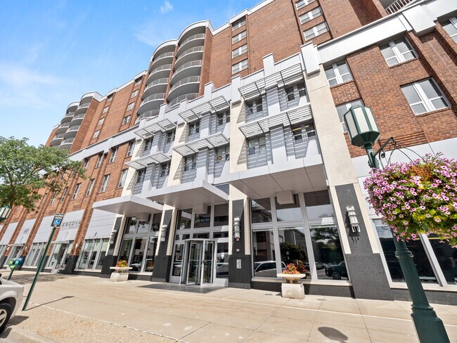 Foto del edificio - 411 S Old Woodward Ave