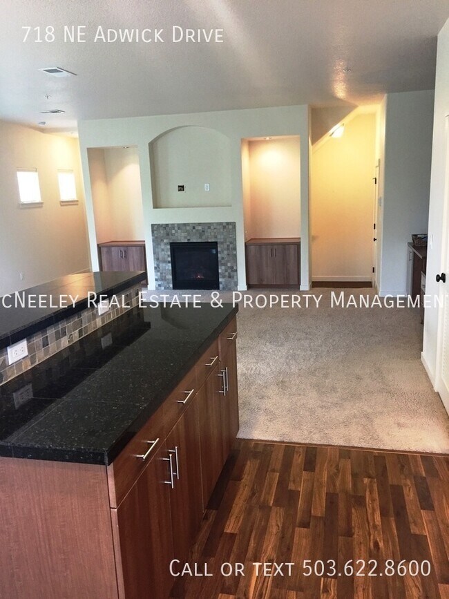 Building Photo - Quatama 3 bedroom Condo with Central A/C a...