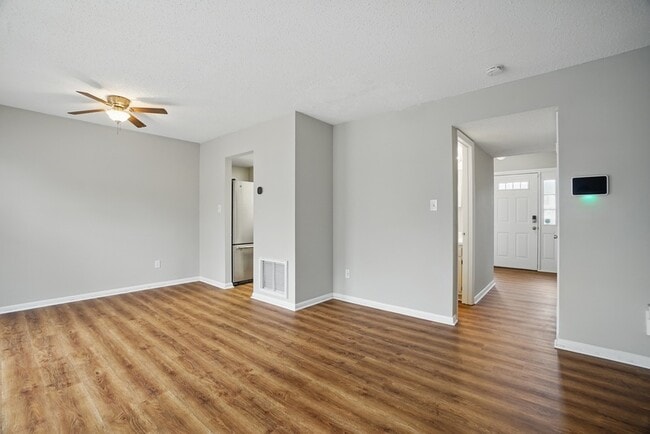 Building Photo - 909 Westwind Pl