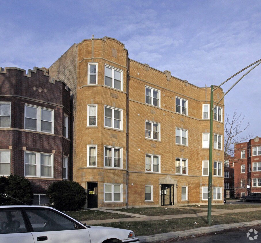 Foto del edificio - 6154 N Oakley Ave