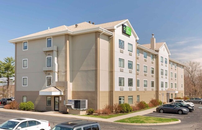 Building Photo - Furnished Studio-Providence - East Providence