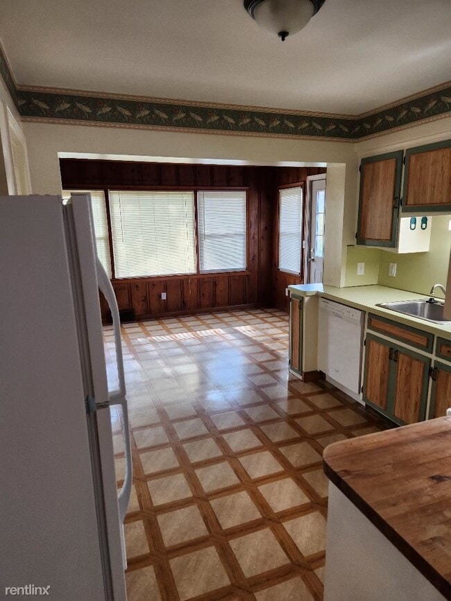 Building Photo - 4 br, 2 bath House - 18735 Sunnybrook Ave
