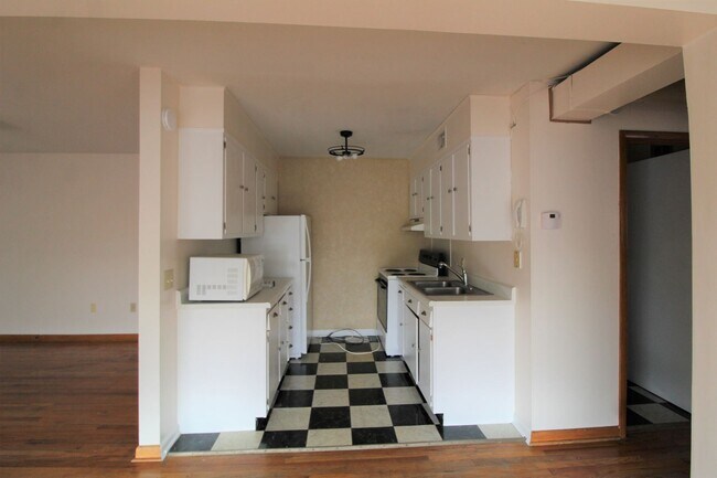 Building Photo - 2 br, 1 bath House - 7302 Mountainview Manor