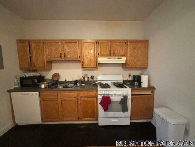 Building Photo - 17 Cummings Rd