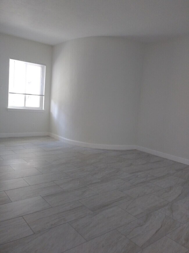 Living Room - 206 NE 16th Ave