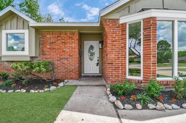 Building Photo - 3915 Tidewater Dr