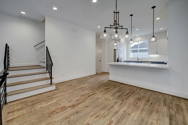 Foto del edificio - 1535 W 24th St