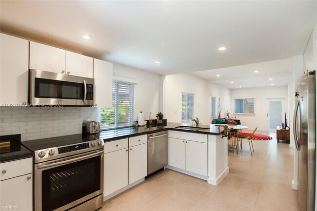 Foto del edificio - 2 br, 2 bath House - 3030 NW 1st Ave