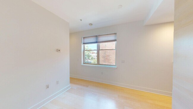 Foto del edificio - 3606 Rock Creek Church Rd NW