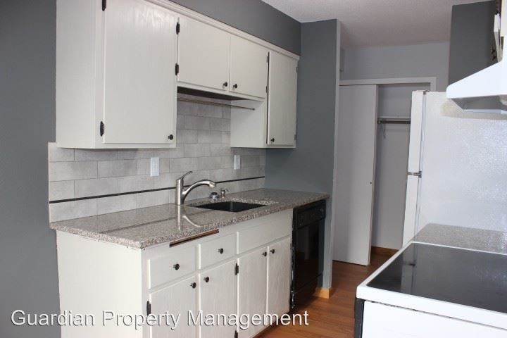 Primary Photo - 2 br, 1 bath House - 921 7th St S #1