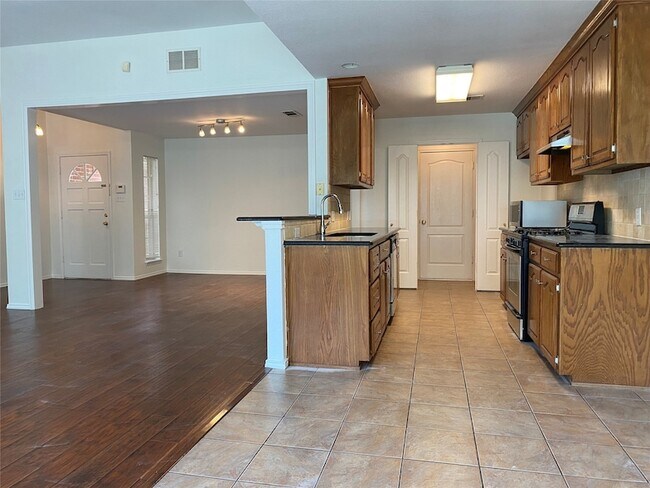 Foto del edificio - 2324 Treyburn Ct