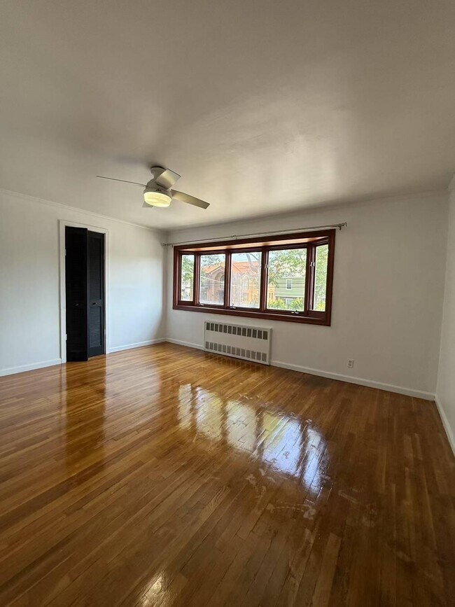 Foto del edificio - 188-03 42nd Ave