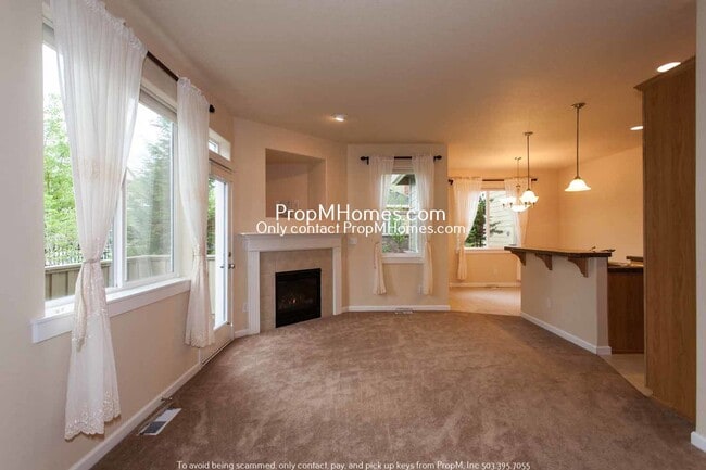 Foto del edificio - Gorgeous Two Bedroom Townhome In Gresham! ...