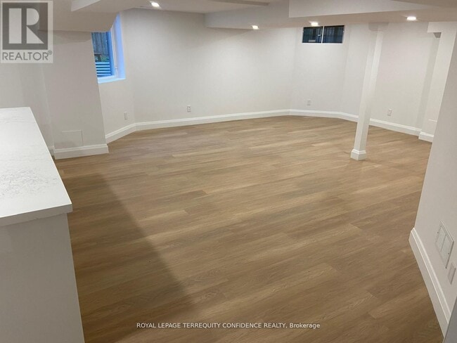Building Photo - 115 Newport Square