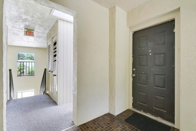 Building Photo - 150 Pineview Rd