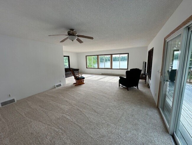 Building Photo - 3 BR Single Family Lake front home - Ironton